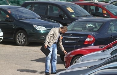 В Польше мужчина 3 дня прожил в машине:  боялся заразить коронавирусом семью