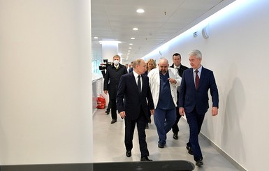 Главврач московской “Коммунарки” подтвердил коронавирус и самоизолировался в кабинете