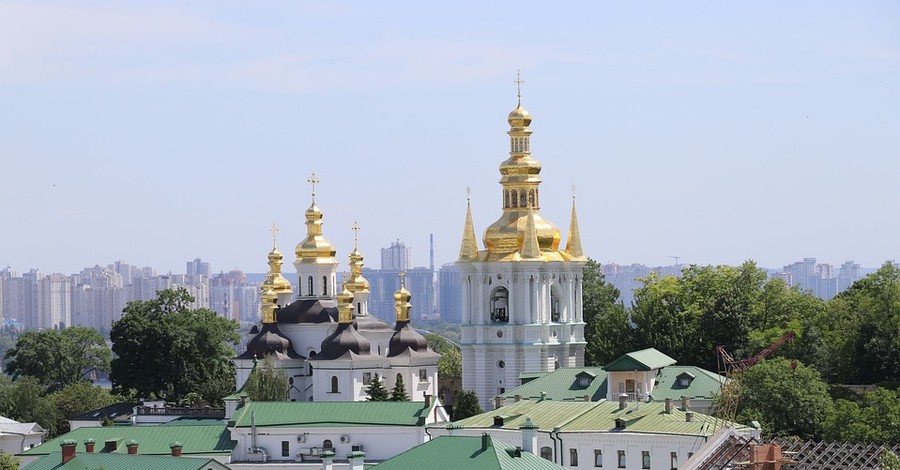 Киевлян попросили не собираться в храмах на Пасху и на кладбищах в поминальные дни