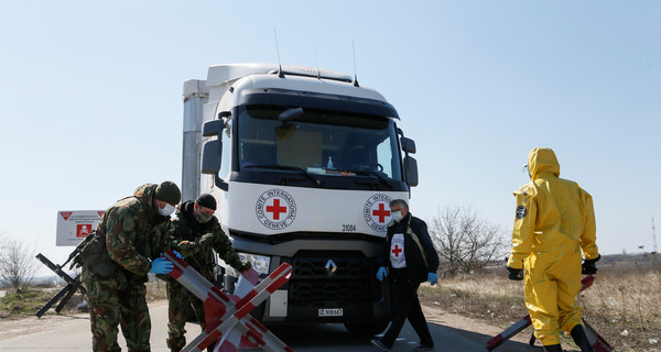 Выхода нет: закрытые блокпосты разделили семьи в Донбассе