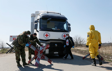 Выхода нет: закрытые блокпосты разделили семьи в Донбассе