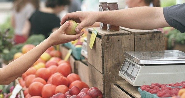 Продуктовые рынки в Украине откроются 30 апреля