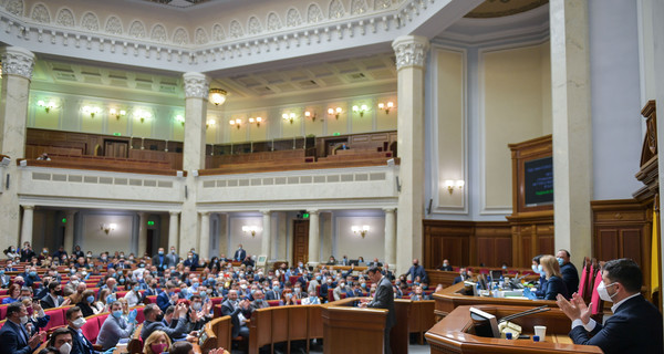 Рада под присмотром Зеленского приняла банковский закон 