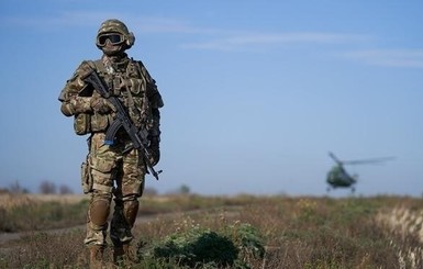 На Донбассе обстреляны украинские позиции: ранен наш воин