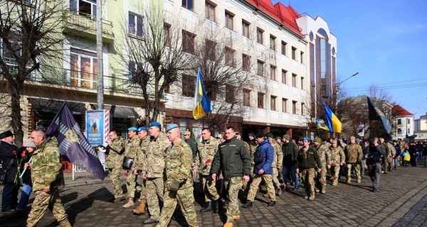 Зеленский предложил узаконить частные армии в Украине