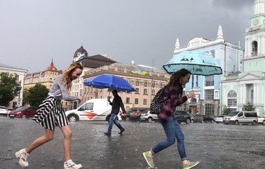 Синоптики рассказали, в каких регионах продолжит действовать штормовое предупреждение