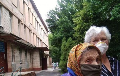 В Ровно 92-летняя бабушка и ее дочь вылечились от коронавируса