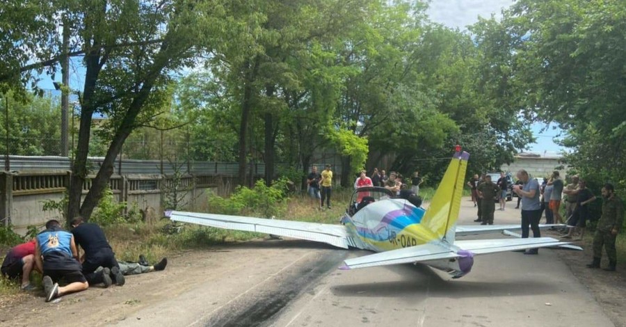 Крушение самолета в Одессе: появилось видео падения