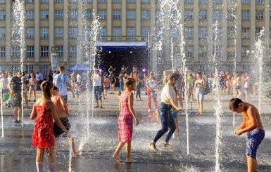 В Украине перед выходными и на выходных снова грозы: каким регионам готовиться