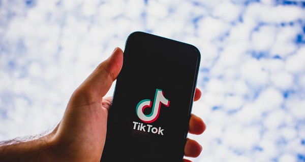 Трамп пригрозил запретить в США TikTok до середины сентября