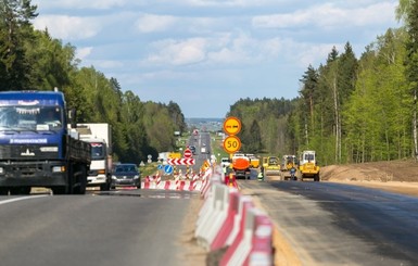 Под Киевом водитель грузовика отдавил ногу полицейскому