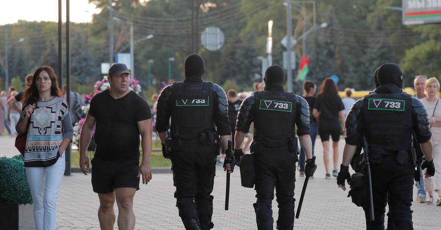 Белорусы о протестах в стране: днем все спокойно, а вечером начинается совсем другая жизнь