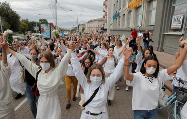 Протесты в Беларуси: на четвертый день на улицы вышли женщины и врачи