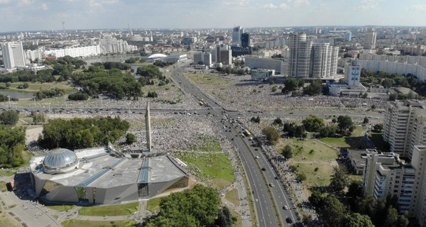 На оппозиционном марше в Минске насчитали до полумиллиона человек