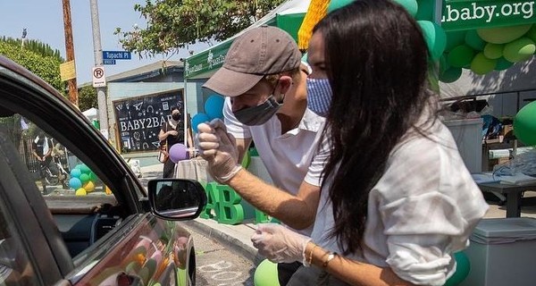 Принц Гарри и Меган Маркл поработали волонтерами на школьном празднике