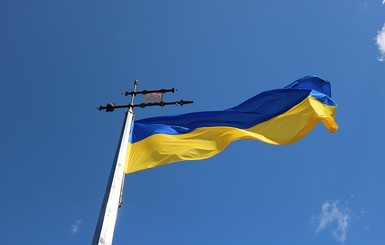 Макрон пожелал Украине мира, а Трамп - сил для борьбы с коронавирусом