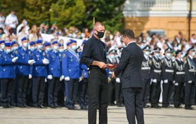 Зеленский в День Независимости дал экс-лидеру 