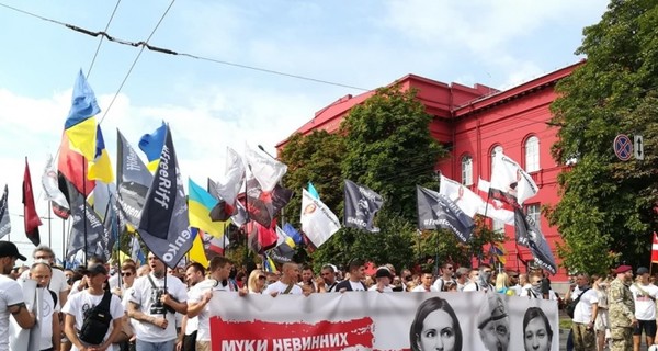 Во время марша ветеранов в Киеве неизвестные сообщили о минировании метро Крещатик