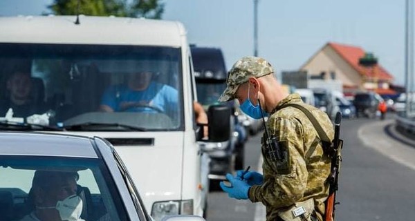 На границе с Венгрией и Румынией - пробки из сотен авто