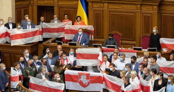 Депутаты устроили День Беларуси в Раде и заблокировали трибуну 