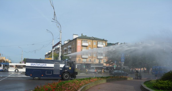 36-й день протестов в Беларуси: в Бресте применили водомет, а в Минске слышали выстрелы