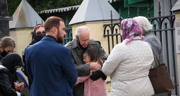 Внучка Конкина боится возлюбленного погибшей мамы: Не отдавайте дяде Мише