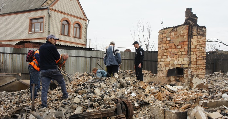 На пожарах в Луганской области погибли 11 человек - найдены тела четырех пропавших женщин