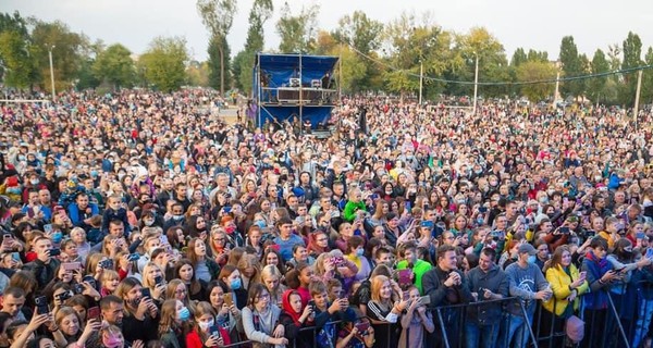 Степанов связал увеличение заболевших коронавирусом в Харькове с концертом, где пела Оля Полякова