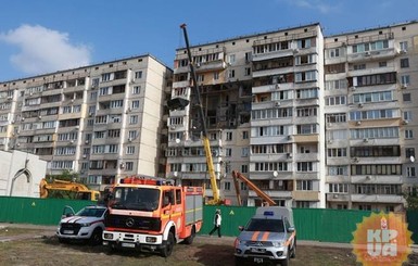 В квартире обрушившегося на Позняках дома нашли взрывоопасные жидкости