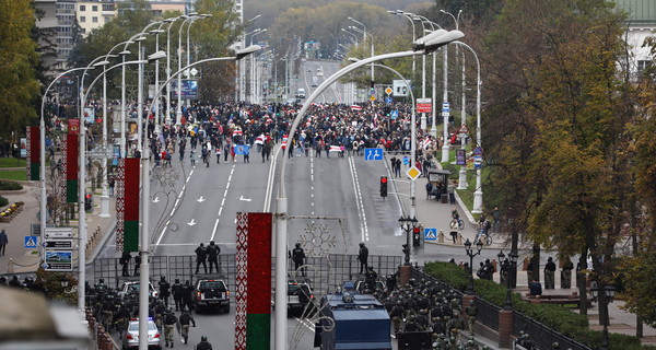 В центре Минска протесты, силовики проводят задержания