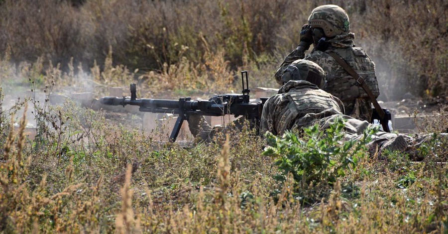 На Донбассе украинского военнослужащего ранило сброшенной с беспилотника осколочной гранатой