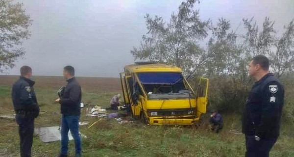 В Херсонской области перевернулся рейсовый автобус, есть погибшие