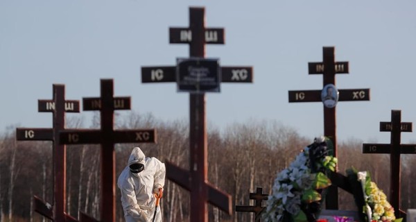 Брошенную сельсоветом на произвол женщину похоронили в долг