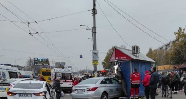 Таксиста, устроившего смертельное ДТП на Окружной в Киеве, арестовали