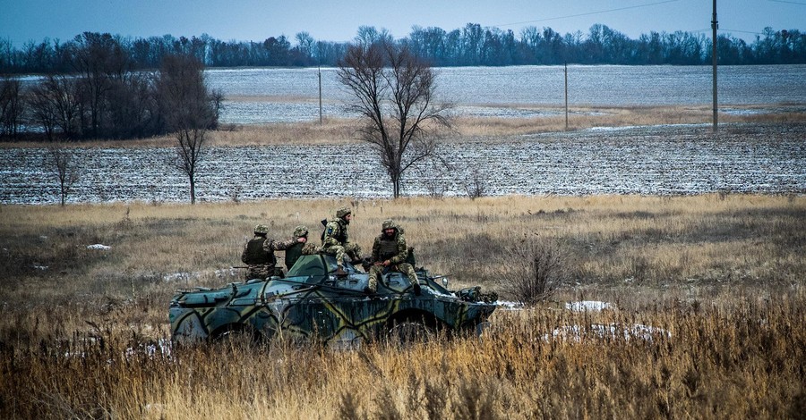 В Донбассе противник четыре раза открывал огонь