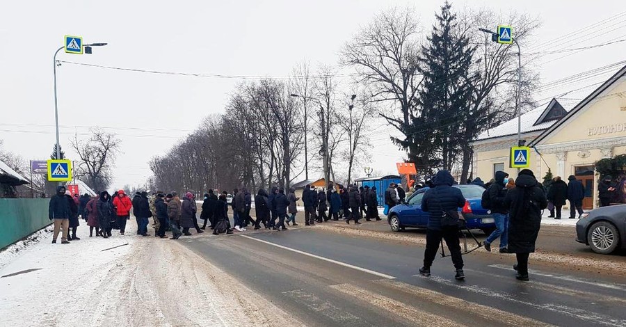 В Черновицкой области участники тарифных протестов снова перекрыли дорогу