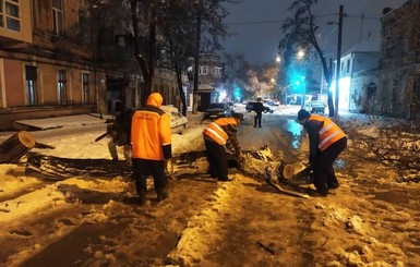 В Украине впервые за три года красный уровень опасности: непогода обрушилась на юг