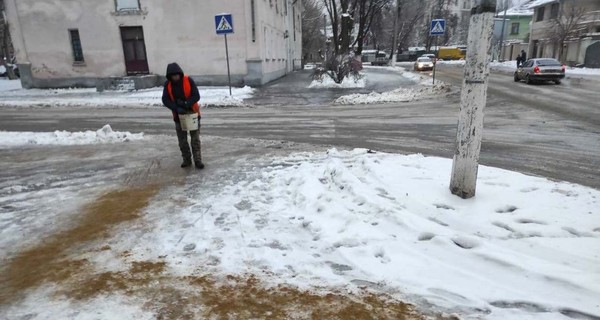 В Одессе прошел ледяной дождь: городские власти попросили людей без надобности не выходить из дома