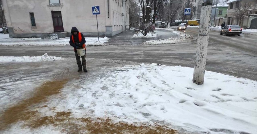 В Одессе прошел ледяной дождь: городские власти попросили людей без надобности не выходить из дома