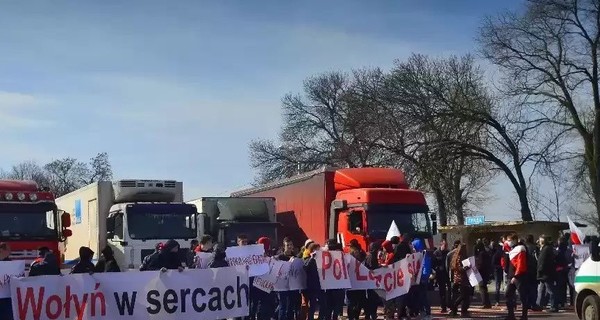 СМИ: Польская община Львовской области перекрыла трассу Львов-Варшава