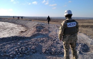 В результате обстрела на Донбассе погиб еще один украинский военный