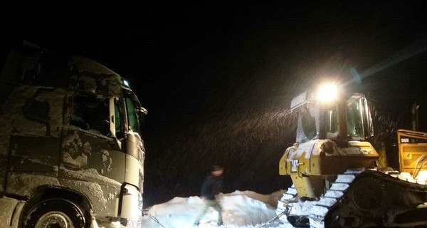 В Черниговской области мужчина заявил об убийстве, чтобы в снегопады вызвать полицию на спецтехнике