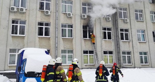 В Ровно произошел пожар в здании ОГА