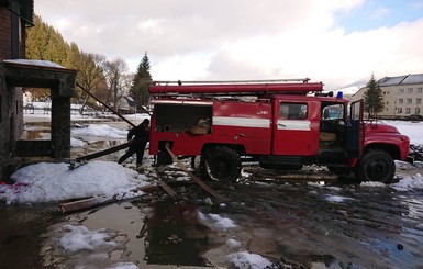 В Карпатах - высокая снеголавинная опасность, а на Закарпатье готовятся к потопу