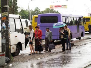 С «Лыбедской» убирают междугородние маршрутки 