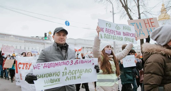 Министр финансов на женском марше в Киеве: Не помогаю с детьми, а воспитываю