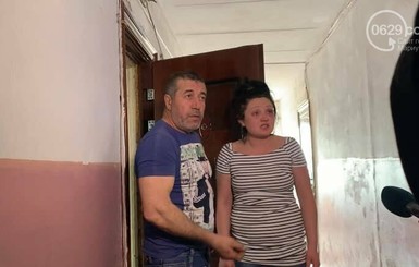 В Мариуполе мама второклассника побила директора школы и завуча, не отдававших ей ребенка 