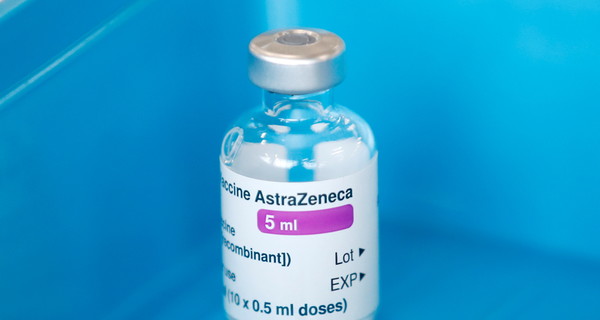 Страны ЕС начали снимать запреты на вакцину AstraZeneca