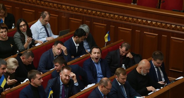 Рада дважды соберется на внеочередные заседания 30 марта