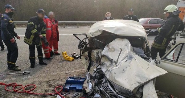 В ДТП с машиной ритуальной службы в Киеве погибли три человека